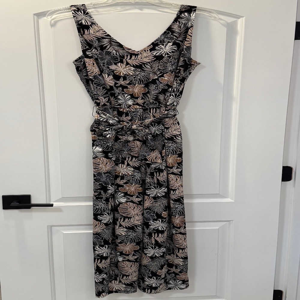 J. Jill Wearever Wide Leg Jumpsuit Black Floral V-Neck Tie Belt Size M NWT - Picture 3 of 6